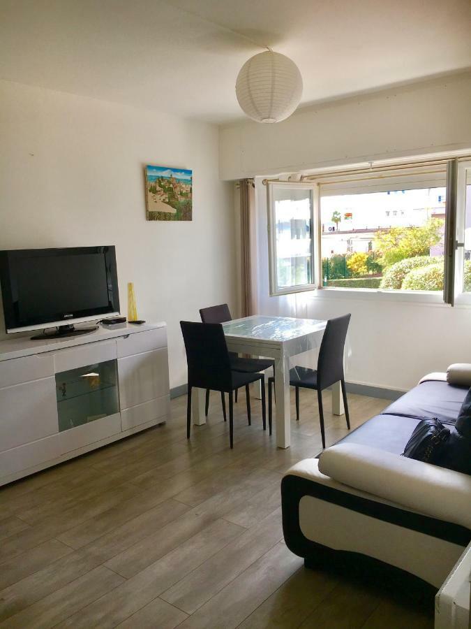 2 Pieces A 50 M De La Cros-de-Cagnes